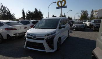 
									Toyota Voxy Welcab full								