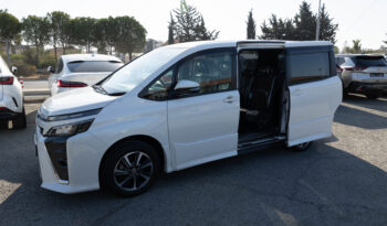 
									Toyota Voxy Welcab full								