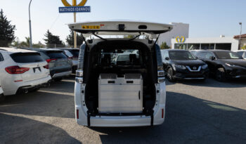 
									Toyota Voxy Welcab full								